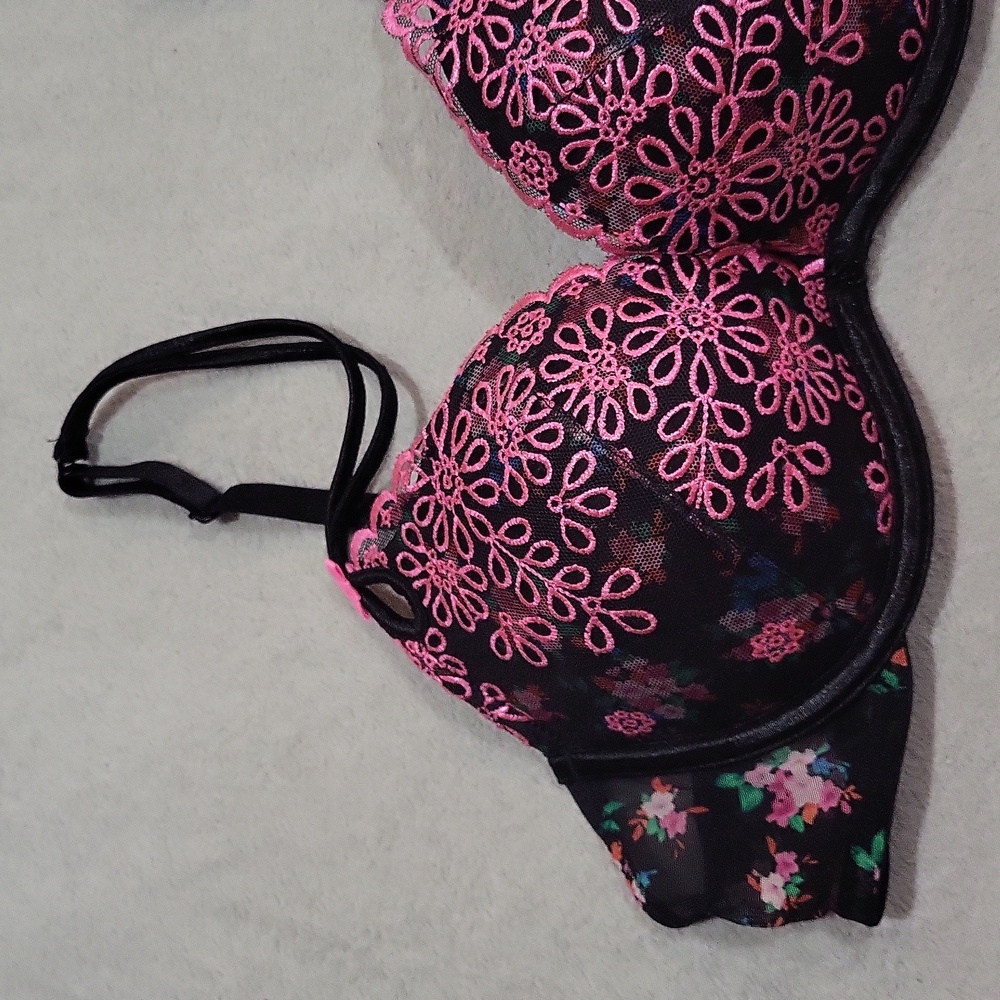 Victoria's Secret Sexy Little Things Bra - Picture 2 of 16